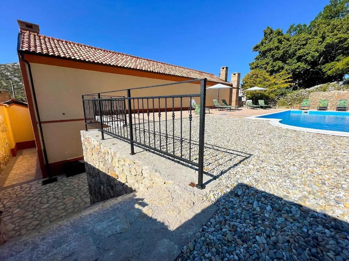 Holiday Home In Drivenik 42242
