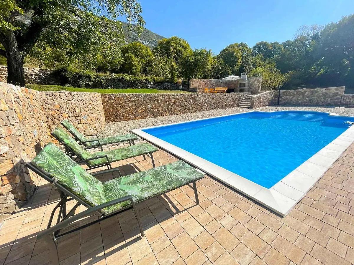 Holiday Home In Drivenik 42242
