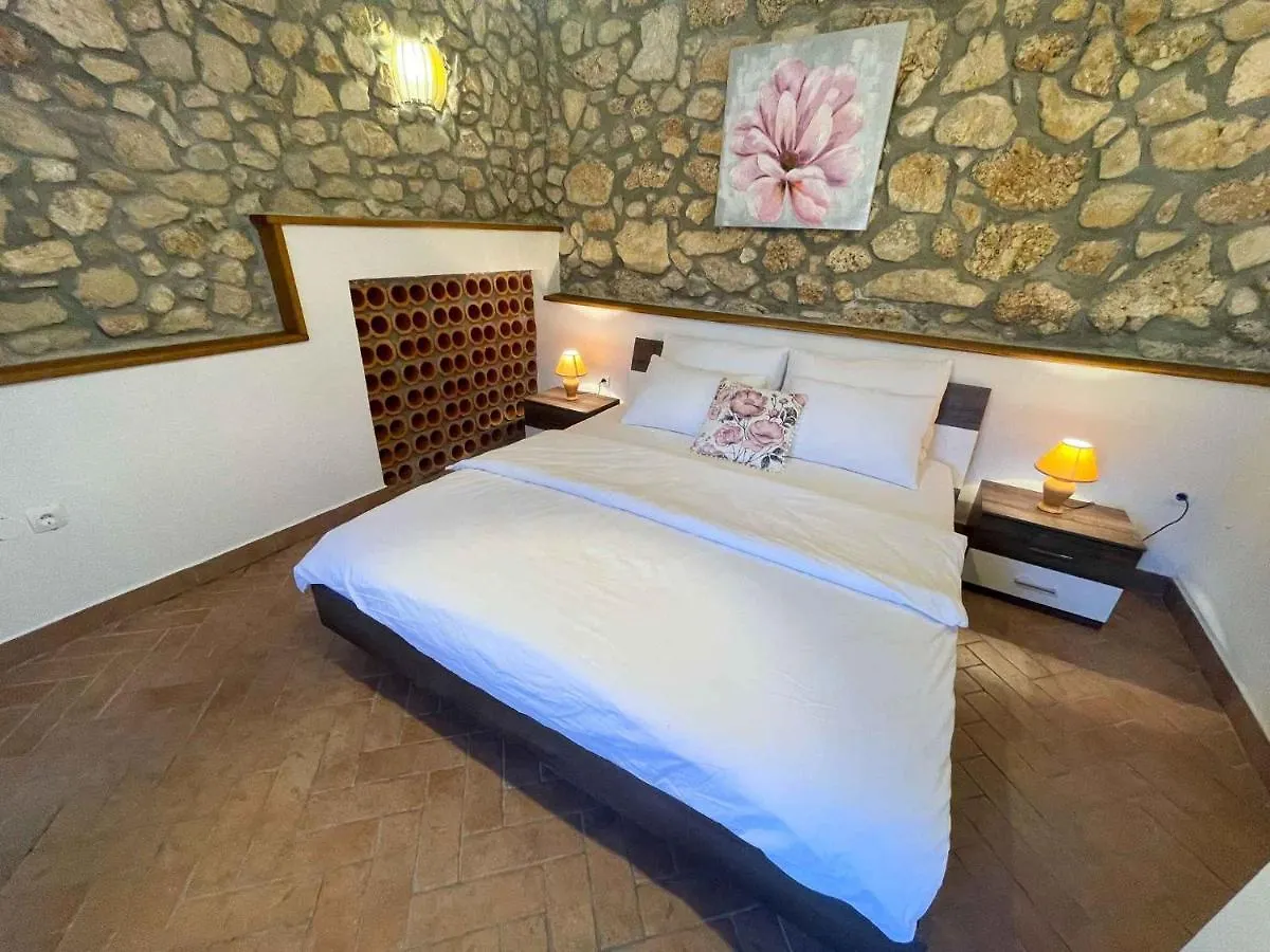 Holiday Home In Drivenik 42242