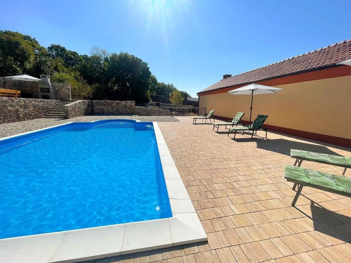 Holiday Home In Drivenik 42242