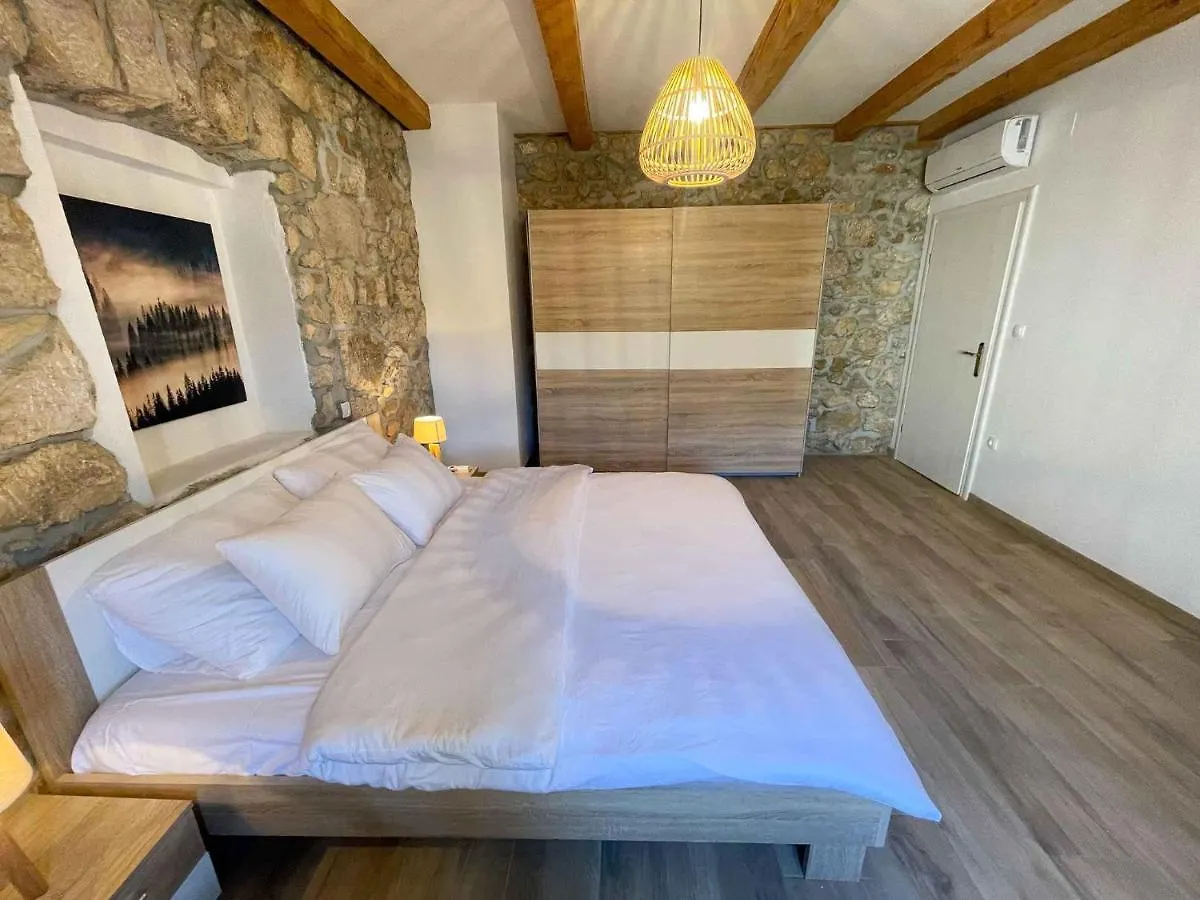 Holiday Home In Drivenik 42242 Croatia