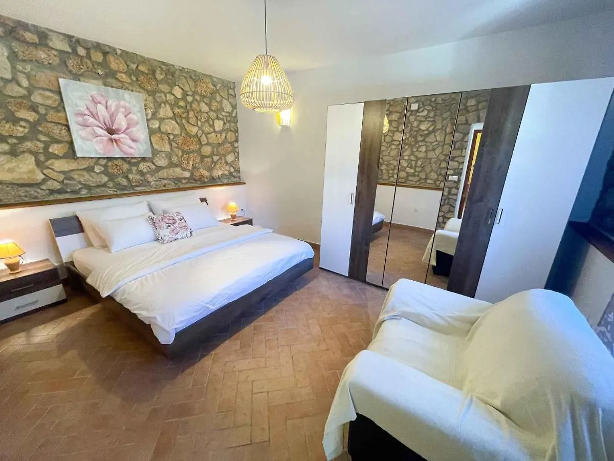 Holiday Home In Drivenik 42242