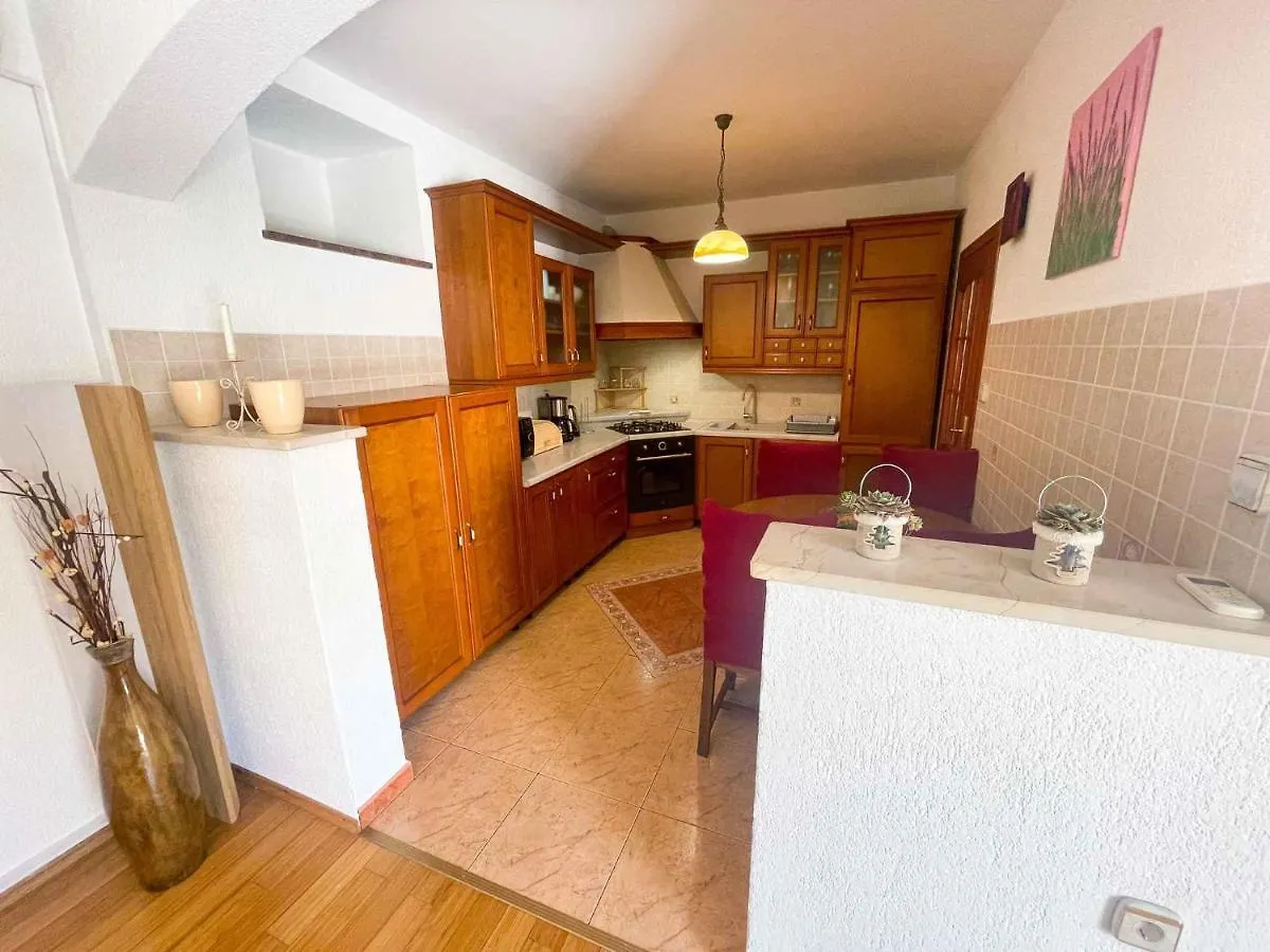 Holiday Home In Drivenik 42242