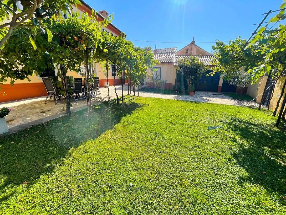 Holiday Home In Drivenik 42242